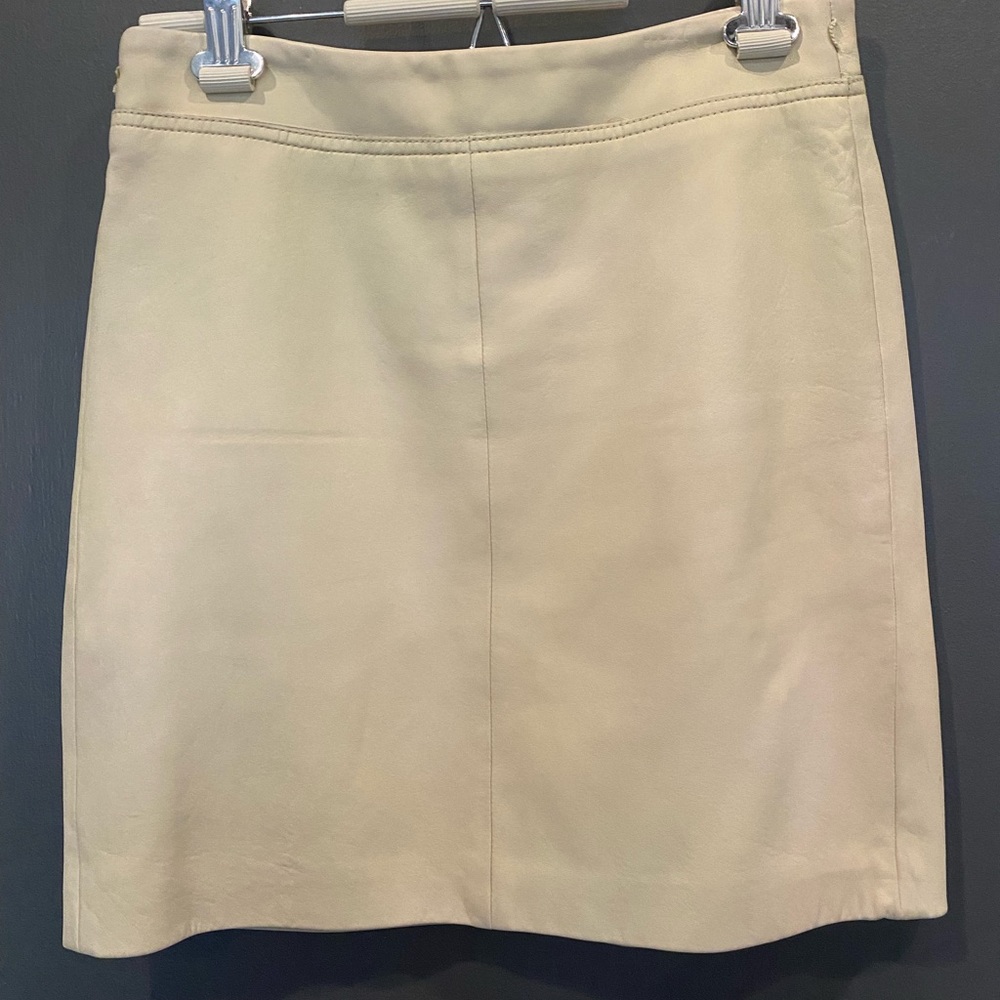 S Max Mara Leather Skirt, Sz 4, Lined, soft cream color. Made in Italy. Luscious